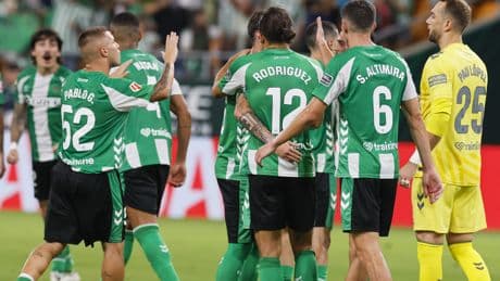 El Betis inicia su 'exilio' en La Cartuja con triunfo gracias al argentino Lo Celso
