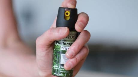 Großeinsatz: 17-Jährige versprühen Pfefferspray in Schule - 19 Verletzte