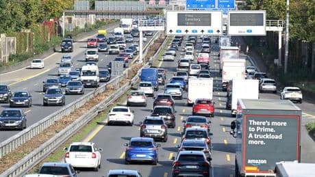 Verkehr: Im Schneckentempo in den Osterurlaub - Lange Staus in NRW