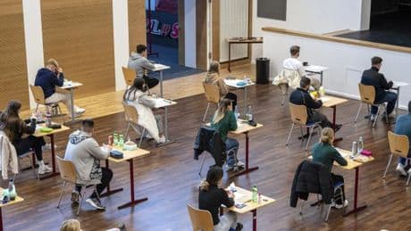 „N-Wort“ und „inhaltlich schwierige Passagen“ – Tausende beschweren sich über Englisch-Abitur