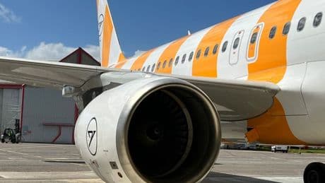 "Je pensais que c'était la fin": moteur en feu, un avion de la compagnie Condor atterrit en urgence en Italie