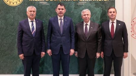 Bakan Kurum CHP'li başkanlarla görüştü