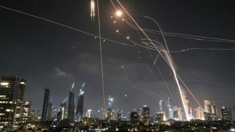 Iran feuert Dutzende Raketen auf Israel ab
