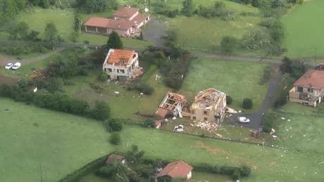"On aurait dit une bombe": la détresse des sinistrés après le passage de violents orages et d'une tornade dans le centre du pays