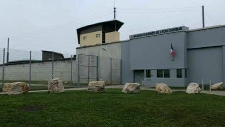 Francia, detenuto evade dal carcere nascondendosi nella valigia del compagno di cella (che aveva scontato la pena)