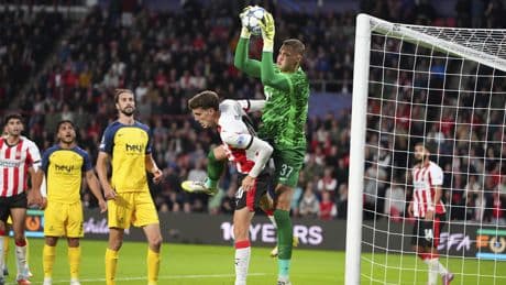 Herbeleef: ijskoude douche voor PSV, dat Champions League begint met rampzalige avond in eigen huis