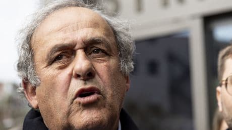 Roban una veintena de trofeos deportivos en la casa de Michel Platini