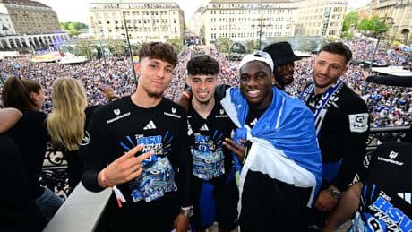 XXL-Party in Hamburg - HSV-Profi spricht über Duell mit Bayern-Davies