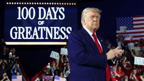 Immigration-Stopp, Woke-Ende, Zoll-Hammer - Trump feiert mit Fans 100-Tage-Bilanz!