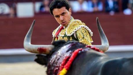 Del lujo a la pobreza en 24 horas: la odisea de Juan de Castilla tras su debut de luces en Bogotá