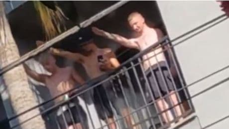Scandalo a Maiorca, gesti nazisti di turisti tedeschi in un hotel. «Trasmettevano a tutto volume discorsi di Hitler». Il video