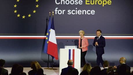 Face au « diktat » de Donald Trump, la France et l’UE se présentent en sauveurs de la Recherche