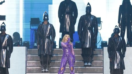 Kylie Minogue, una diva infinita en el Bilbao BBK Live: cómo pueden caber 40 años de temazos de baile y siete cambios de vestuario en una hora y media