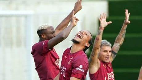 Galatasaray'dan dikkat çeken 'Galatasaray mutlu, biz mutlu' fotoğrafı