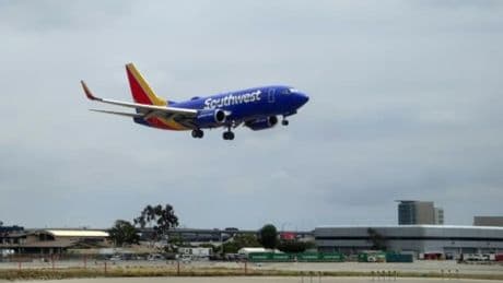 Un Boeing 737 de Southwest Airlines décroche pour éviter une collision dans le ciel de Los Angeles