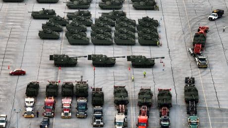 Trump toont vandaag militair machtsvertoon met een parade: 6.000 soldaten en 200 voertuigen, vliegtuigen en helikopters. Wat zijn de risico's?