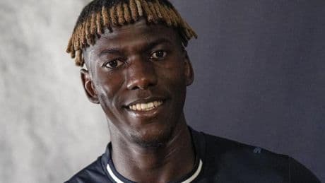 Dawda Camara firma su primer contrato profesional con el Girona