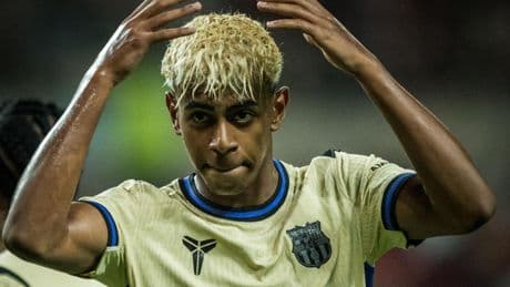 Lamine se estrena con el '10' y en pretemporada con un doblete