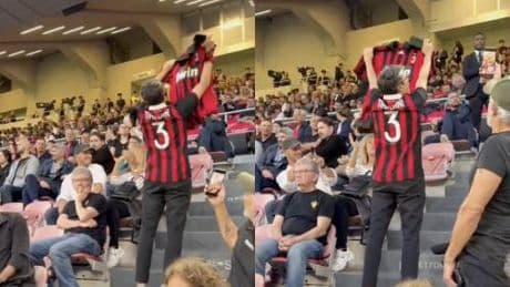 La protesta del tifoso milanista: allontanato perché mostrava questa maglia