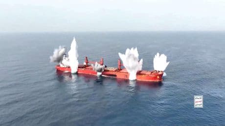 En mer rouge, deux navires d’origine grecque ciblés par les Houthis en 48 heures