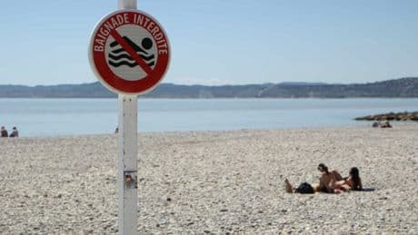 Saint-Laurent-du-Var: des plages polluées par les eaux usées interdites à la baignade