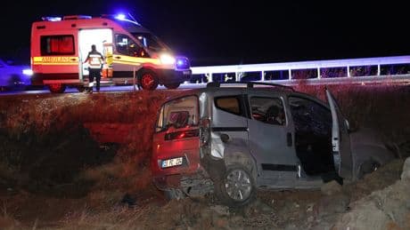 Elazığ'da ticari araç ile otomobil çarpıştı! 4’ü ağır 9 yaralı