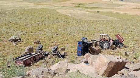 Muş'ta traktörün uçuruma yuvarlanması sonucu 3 kişi yaralandı