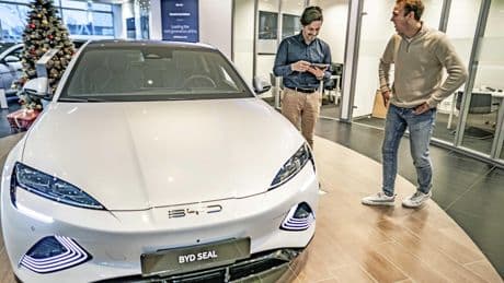 Europese auto-industrie wacht ’Darwinistisch selectieproces’: ’Er zullen merken verdwijnen’