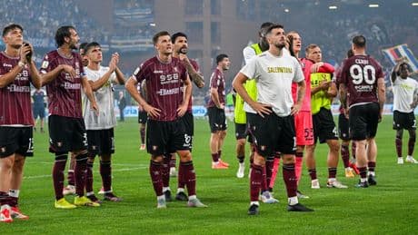 Salernitana colpita da intossicazione alimentare: 14 tesserati in ospedale, cosa è successo