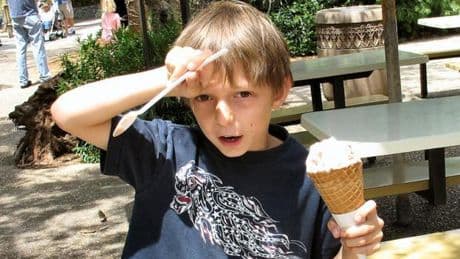 ¿Por qué sentimos que nos duele el cerebro al tomar helados o bebidas muy frías?