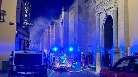 Colapsa el techo de una capilla de la Mezquita-Catedral de Córdoba tras el incendio