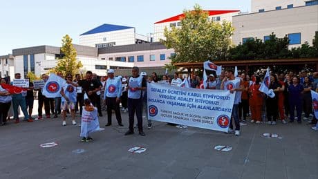 PAÜ’de sağlık işçileri KÇP için yürüdü: “Geçim sıkıntısı kamu işçisinin en yakıcı sorunu haline geldi”