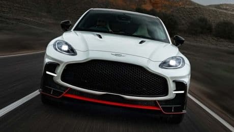 Aston Martin DBX S, il supersuv è ancora più potente. Con 727 cv scatta da 0 a 100 km/h in 3,3" e tocca i 311 km/h