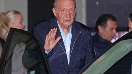 La cena del Rey Juan Carlos con amigos en Galicia: almejas, camarón, pescado a la brasa y salpicón de bogavante
