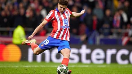 Regel aangepast na boze reacties op afgekeurde penalty Álvarez: twee keer aanraken is opnieuw