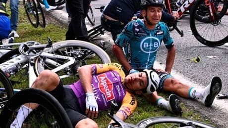 Los árbitros del Tour son los más tarjeteros