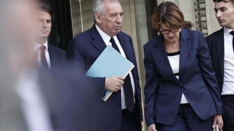 Gescheiterte Vertrauensfrage: Frankreichs Premier François Bayrou reicht Rücktritt ein