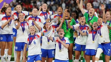 Kadınlar EURO 2025'te kupanın sahibi belli oldu: Şampiyonu penaltılar belirledi!