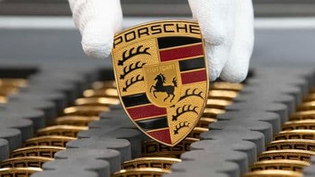"Volumes et économies d'échelles insuffisantes": Porsche renonce à produire ses propres batteries