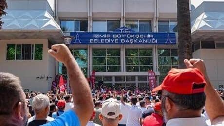 İzmir’de halef selef arasında gerginlik