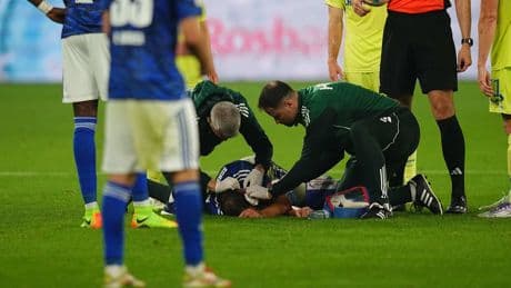 Erst Blut, dann Platzverweis! - Schlimmer Kopf-Crash bei Schalke-Sieg