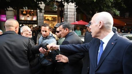 Túnez condena a 40 opositores a penas de hasta 66 años de cárcel tras ser señalado como país seguro por la UE