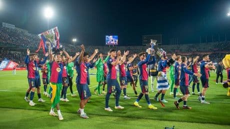 El Barça de Flick se va de Montjuïc celebrando su hegemonía en España