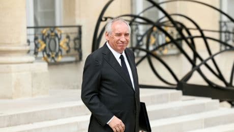 Corse : François Bayrou soutient la révision constitutionnelle sans les amendements du Conseil d’État