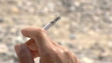 Interdiction de la cigarette sur les plages: déjà en vigueur à Marseille depuis 2021, cette règle est-elle respectée?