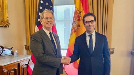 Cuerpo pide una “negociación constructiva” al secretario del Tesoro de EEUU que asegura que quieren "llegar a un acuerdo”