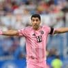 Luis Suárez krijgt zes duels schorsing voor spugen op staflid van tegenstander