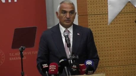 Turizm işçilerinin izin hakkı gasbedilmişti: Bakan "radikal kararlar aldık, rekor kırdık" dedi