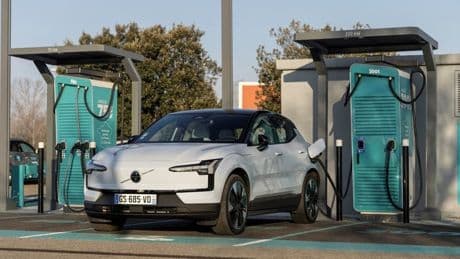 "Demandez à une autre personne de recharger votre voiture": Volvo alerte sur les risques électriques pour les porteurs de pacemaker