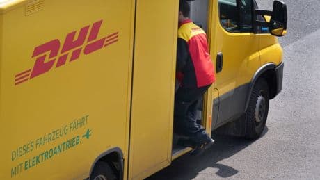 DHL schränkt Versand von Paketen in die USA ein: US-Zölle